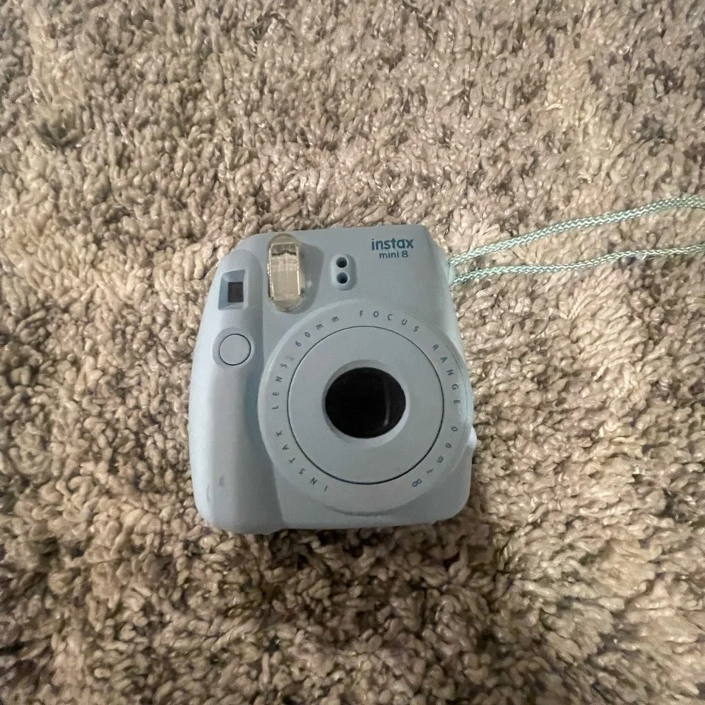 Fujifilm instax mini 8 lens 60mm, focus range 0.6m. Instant print